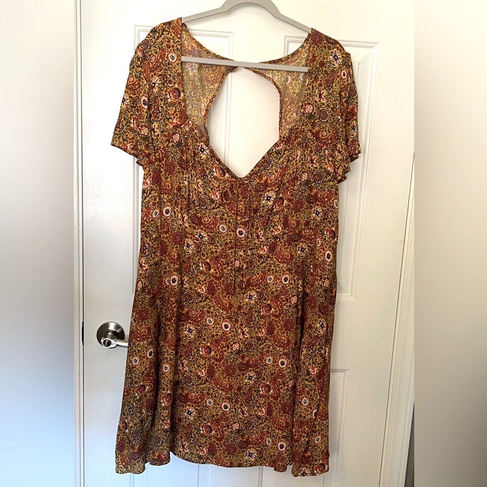 Forever 21 Size 3X Mustard Plus Size Paisley Print Dress with back cutout.
